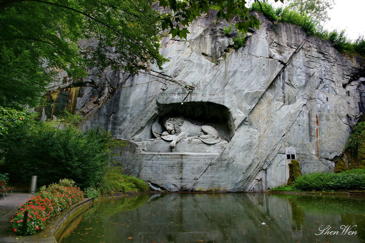 世界上最傷感、最感人的石雕—盧森之獅【原創(chuàng)】 - 晚霞映天 - 晚霞映天的博客